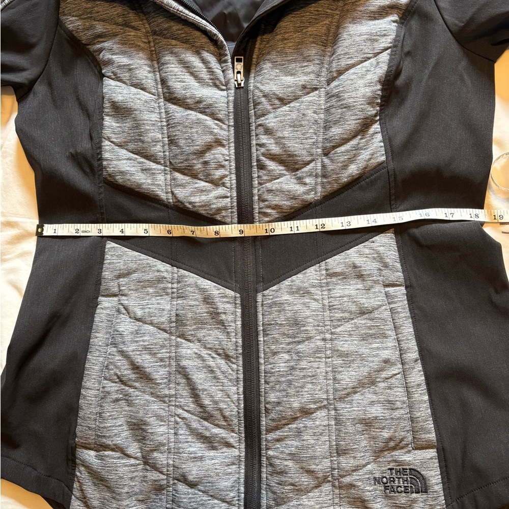 The North Face Pseudio Jacket - Picture 7 of 11